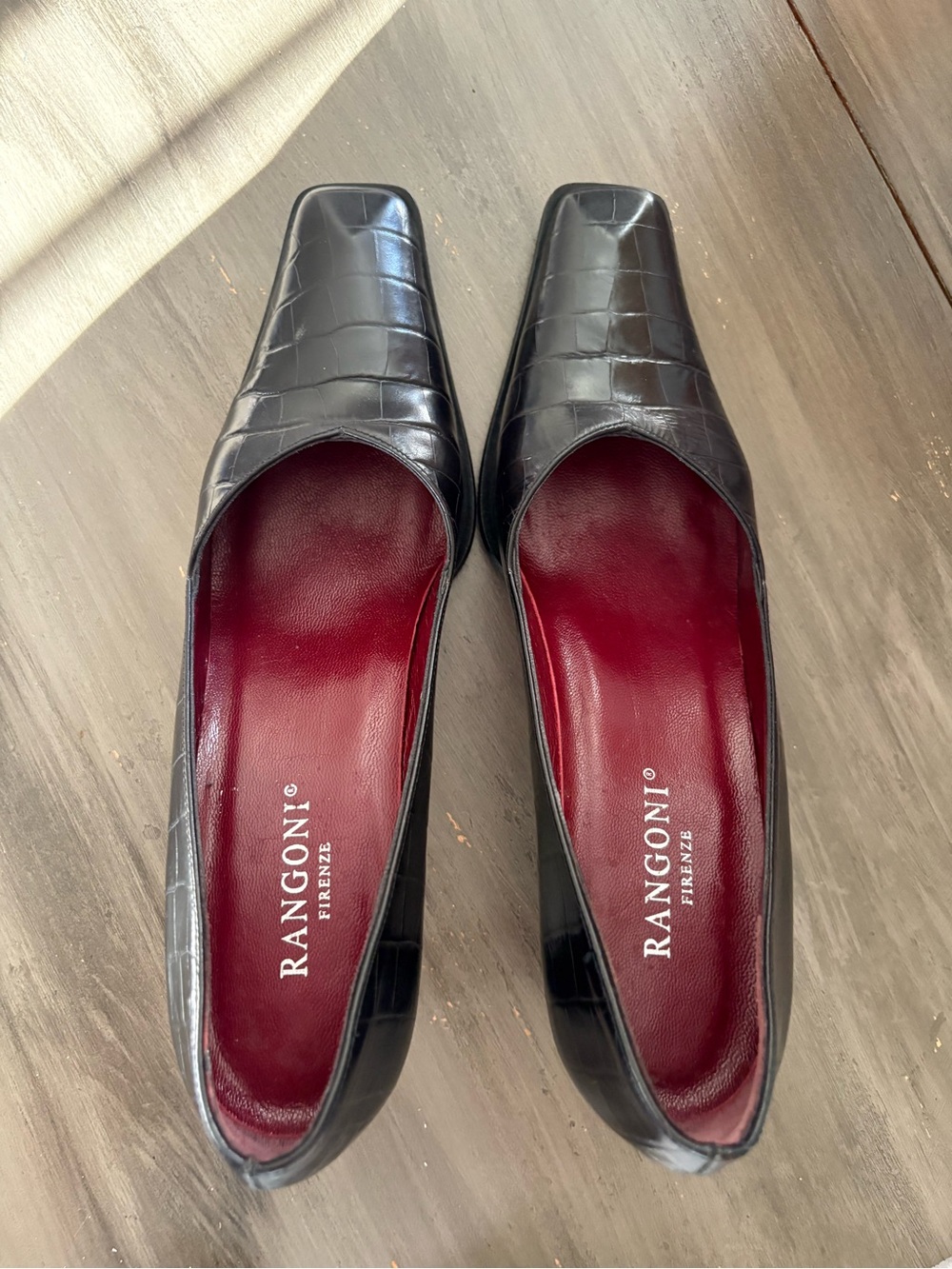 Rangoni Black Croc-Embossed Pumps with Burgundy Insole